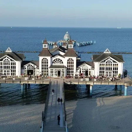 1 In The Happiness House Apartament Glowe