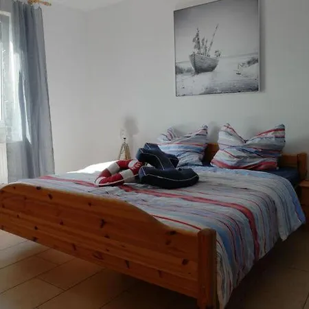 Apartament 1 In The Happiness House *