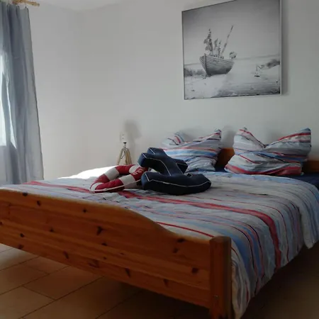 1 In The Happiness House Apartament Glowe