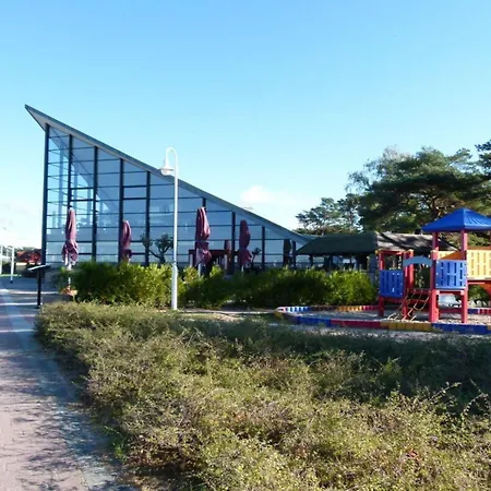 1 In The Happiness House Glowe