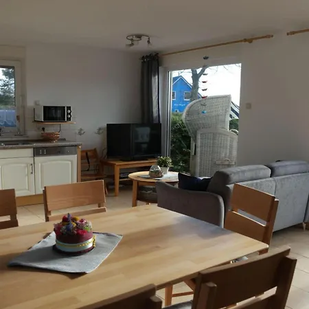 1 In The Happiness House Apartament Glowe