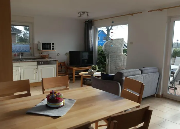 1 In The Happiness House Apartment Glowe